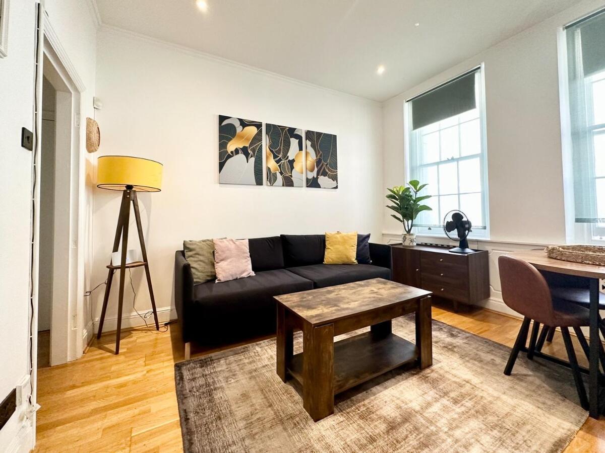 Serene Place In London City Centre Bagian luar foto